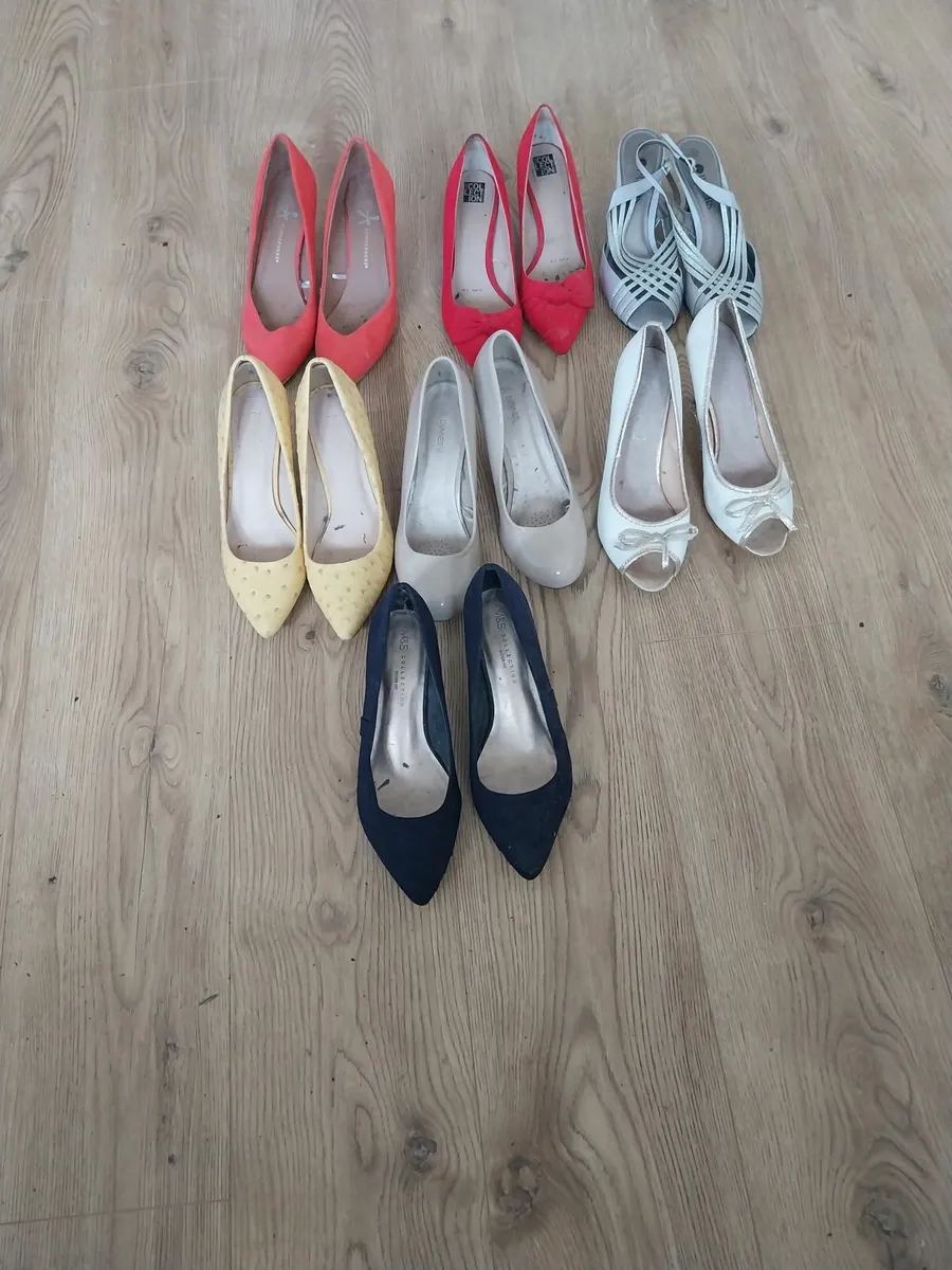 Shoes. Table lamp - Image 3