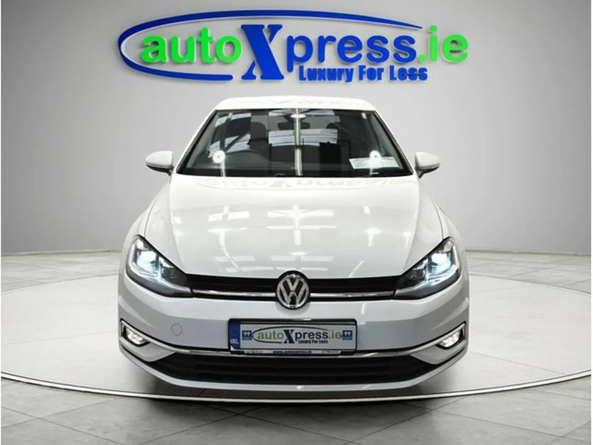 Volkswagen Golf 1.2 TSI Automatic, Reversing camer - Image 3