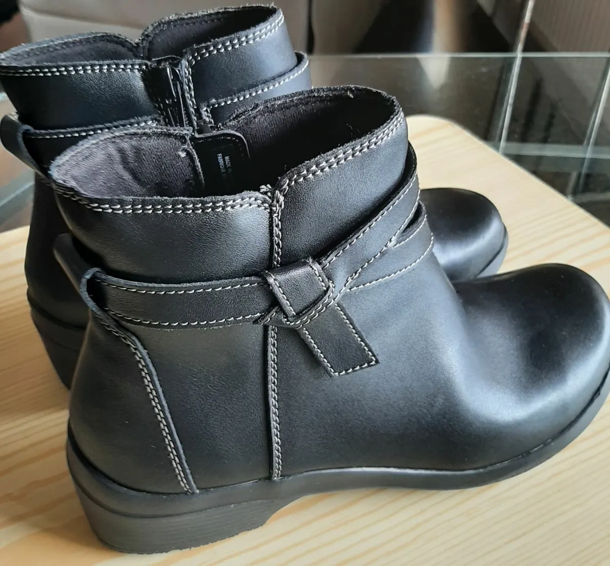 Ladies Clarks Black Boots size 6. - Image 1