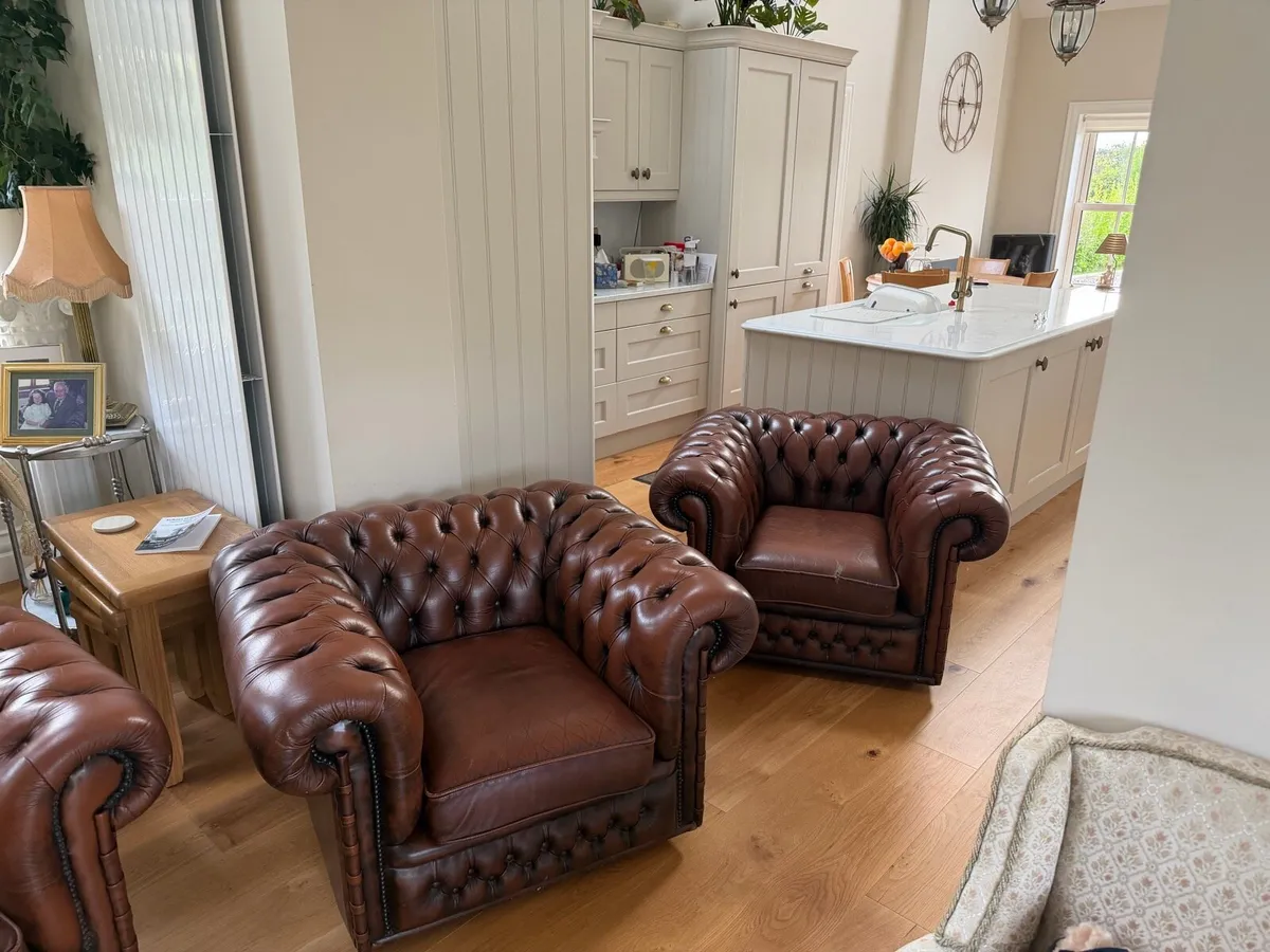 Chesterfield suite - Image 2