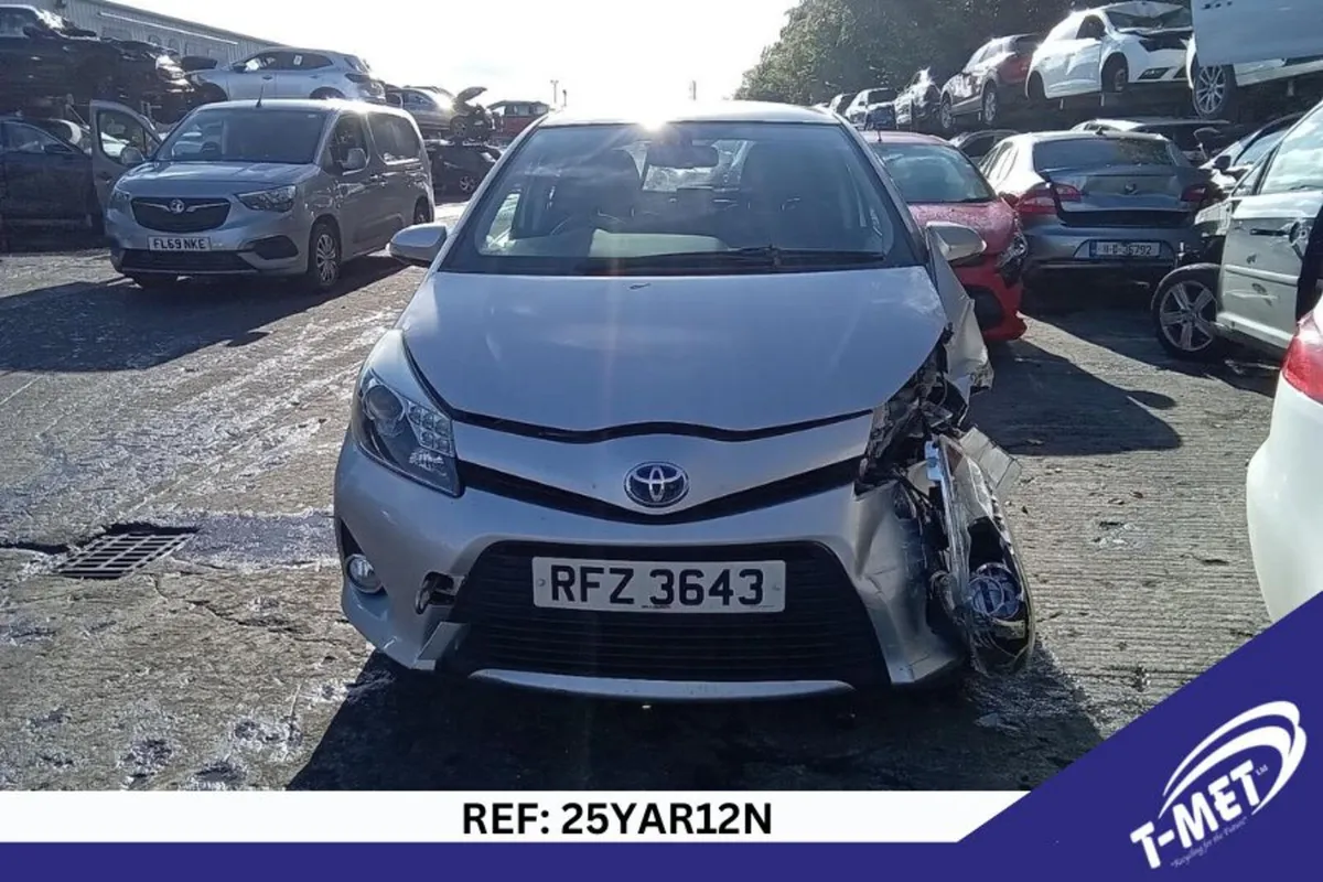 2014 TOYOTA YARIS BREAKING FOR PARTS - Image 2
