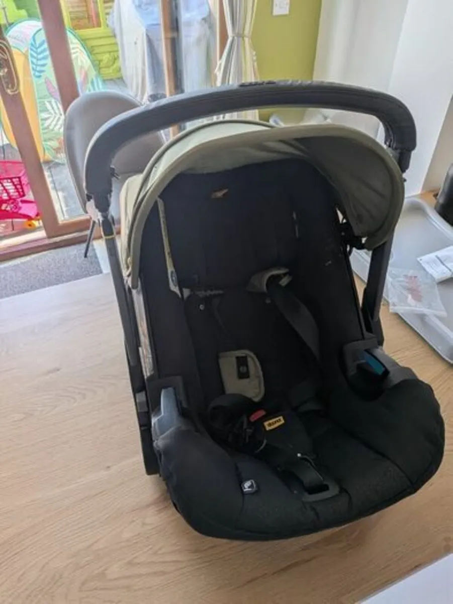 Doona Infant Car Seat + Iso Fix and Bits - Image 2