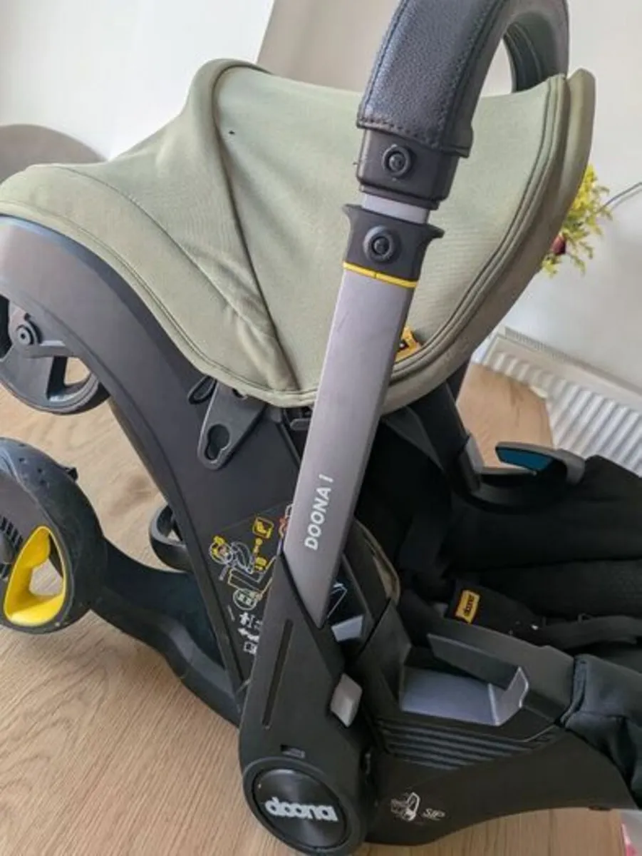 Doona Infant Car Seat + Iso Fix and Bits - Image 4