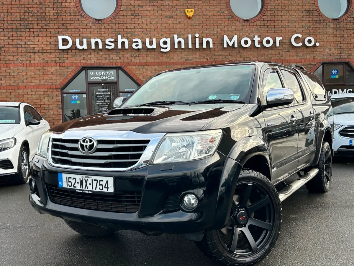 Toyota Hilux 3.0 D4D INVINCIBLE *HIGH SPEC* - Image 1