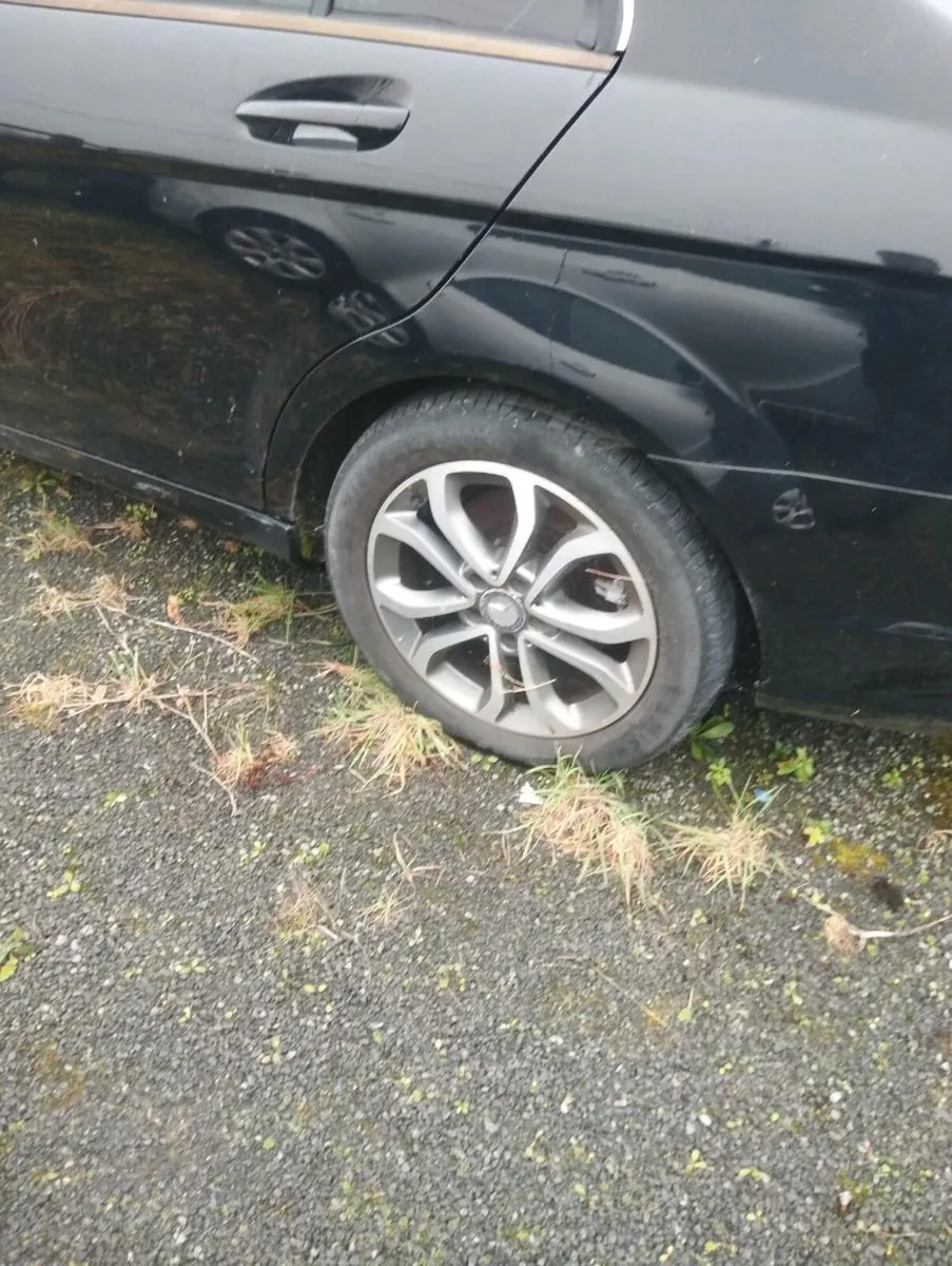 Mercedes 17" alloys c class parts black - Image 2