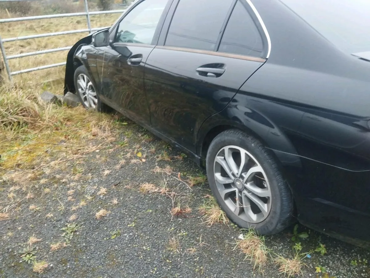 Mercedes 17" alloys c class parts black - Image 1