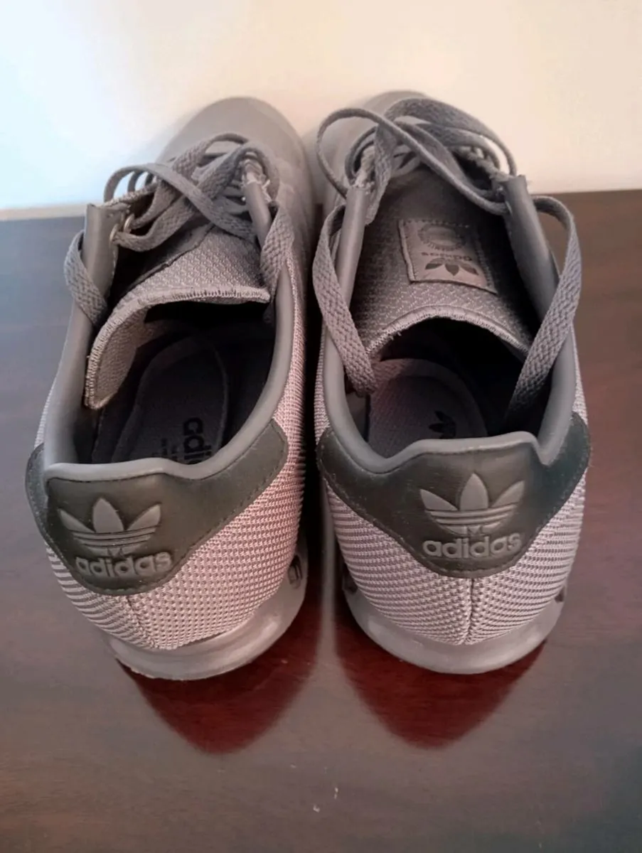 Mens Adidas trainers - Image 4