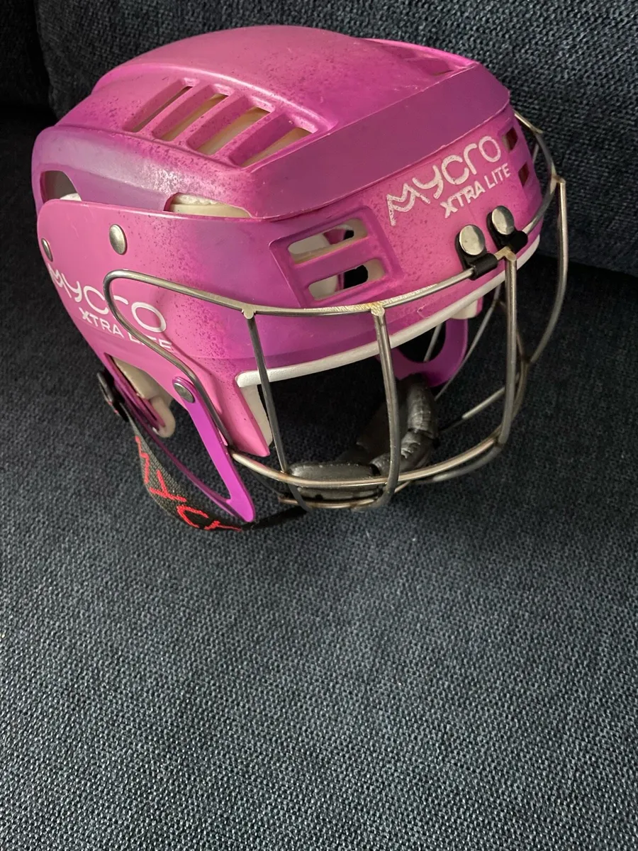 Hurling helmet - Image 1