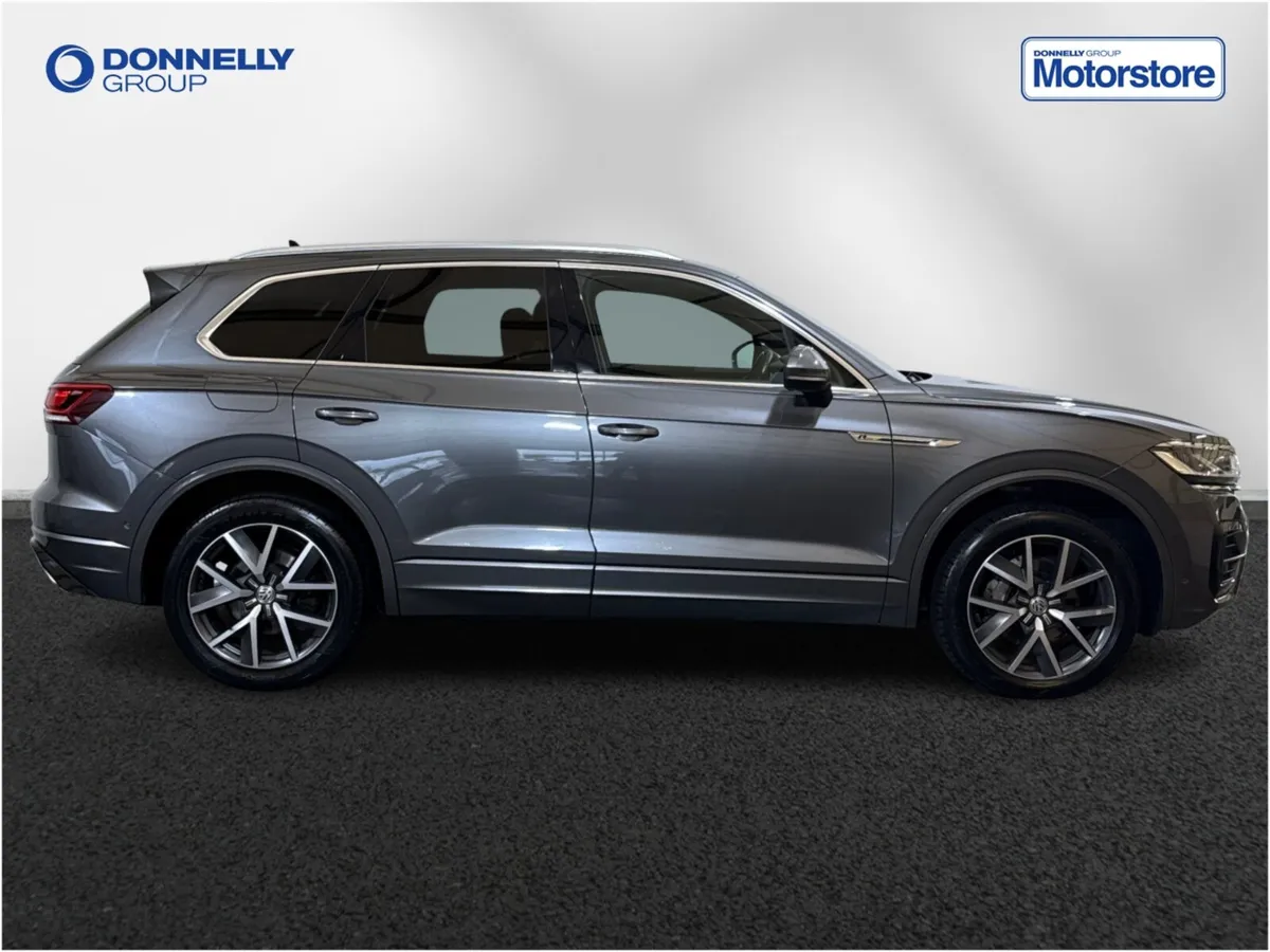 Volkswagen Touareg Diesel Estate R-Line - Image 3