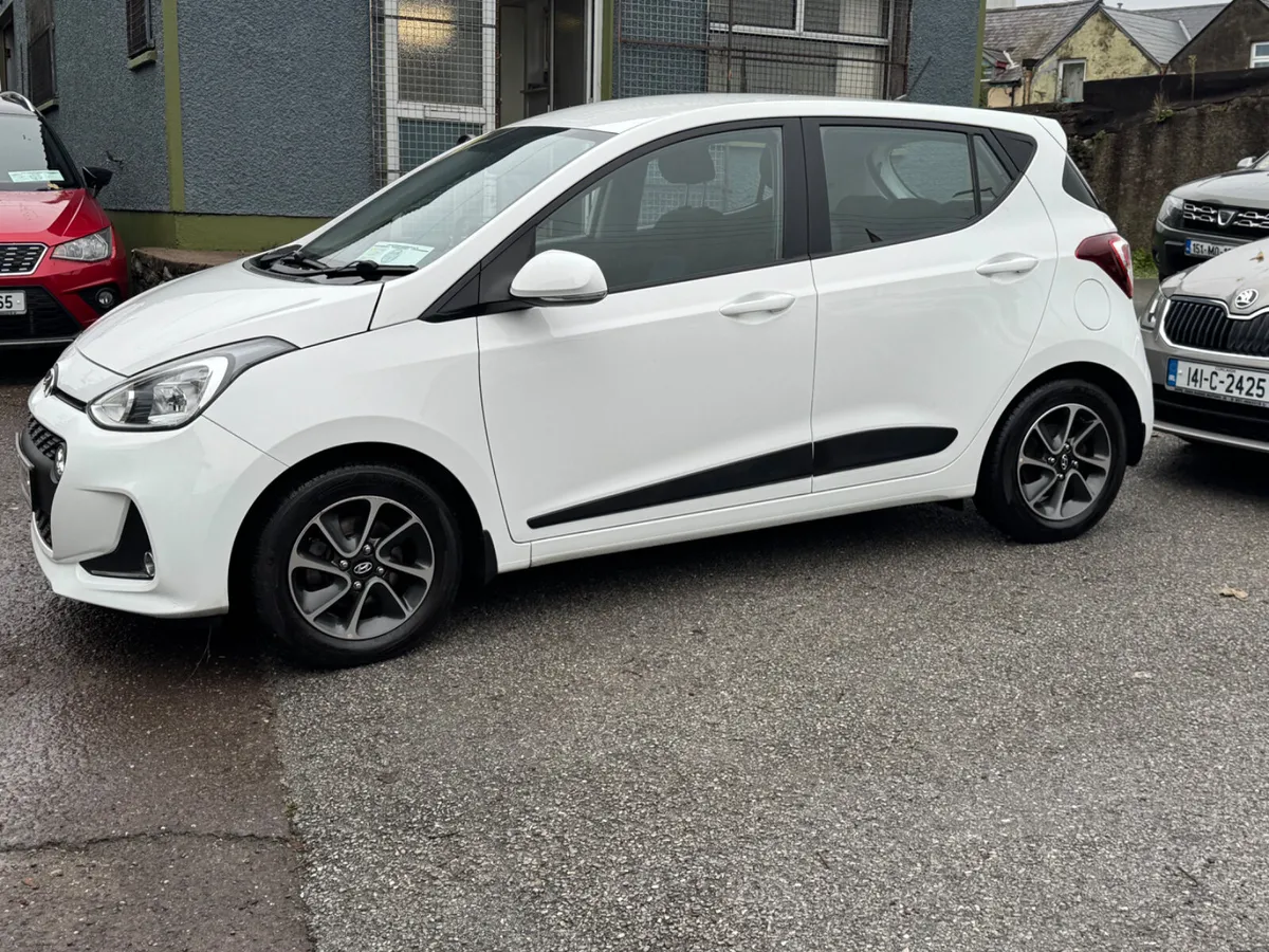 Hyundai i10 Deluxe very low mileage - Image 4