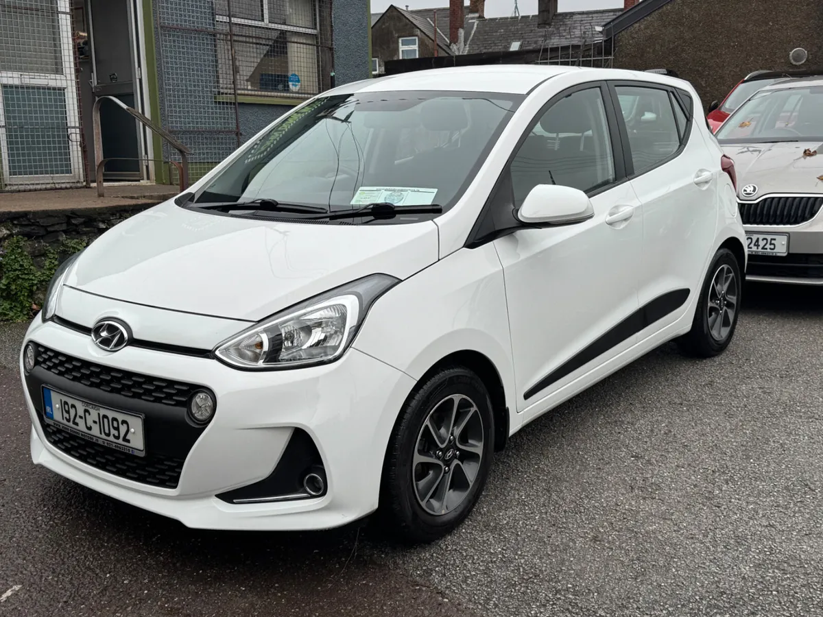 Hyundai i10 Deluxe very low mileage - Image 2