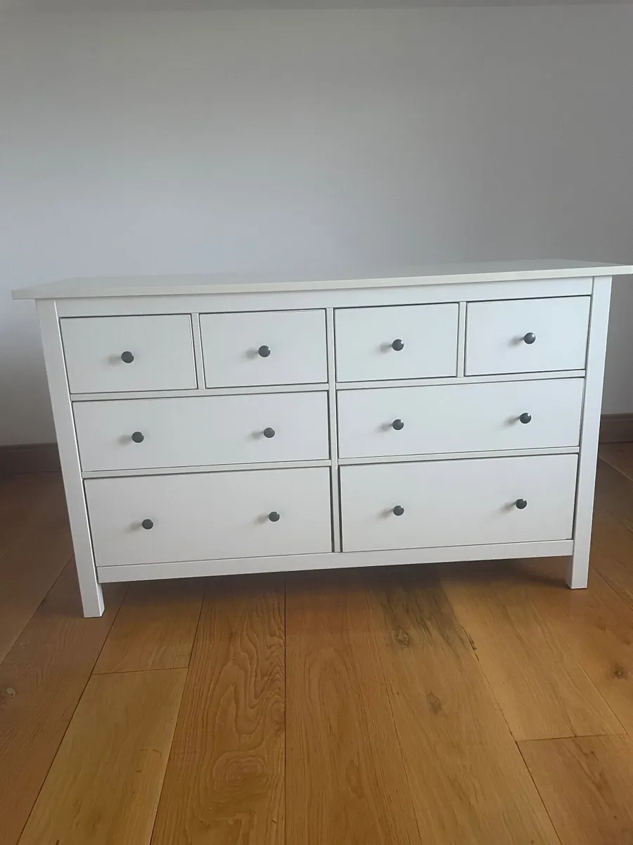Chest of drawers