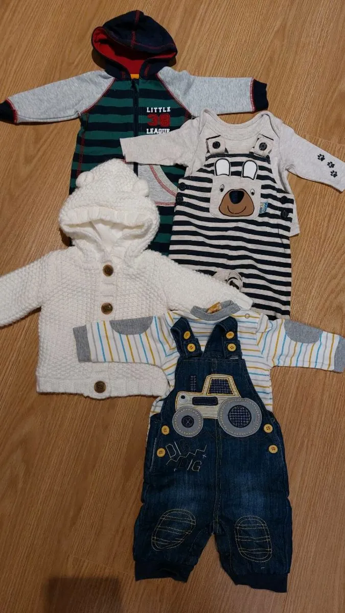 Baby clothes - Image 1