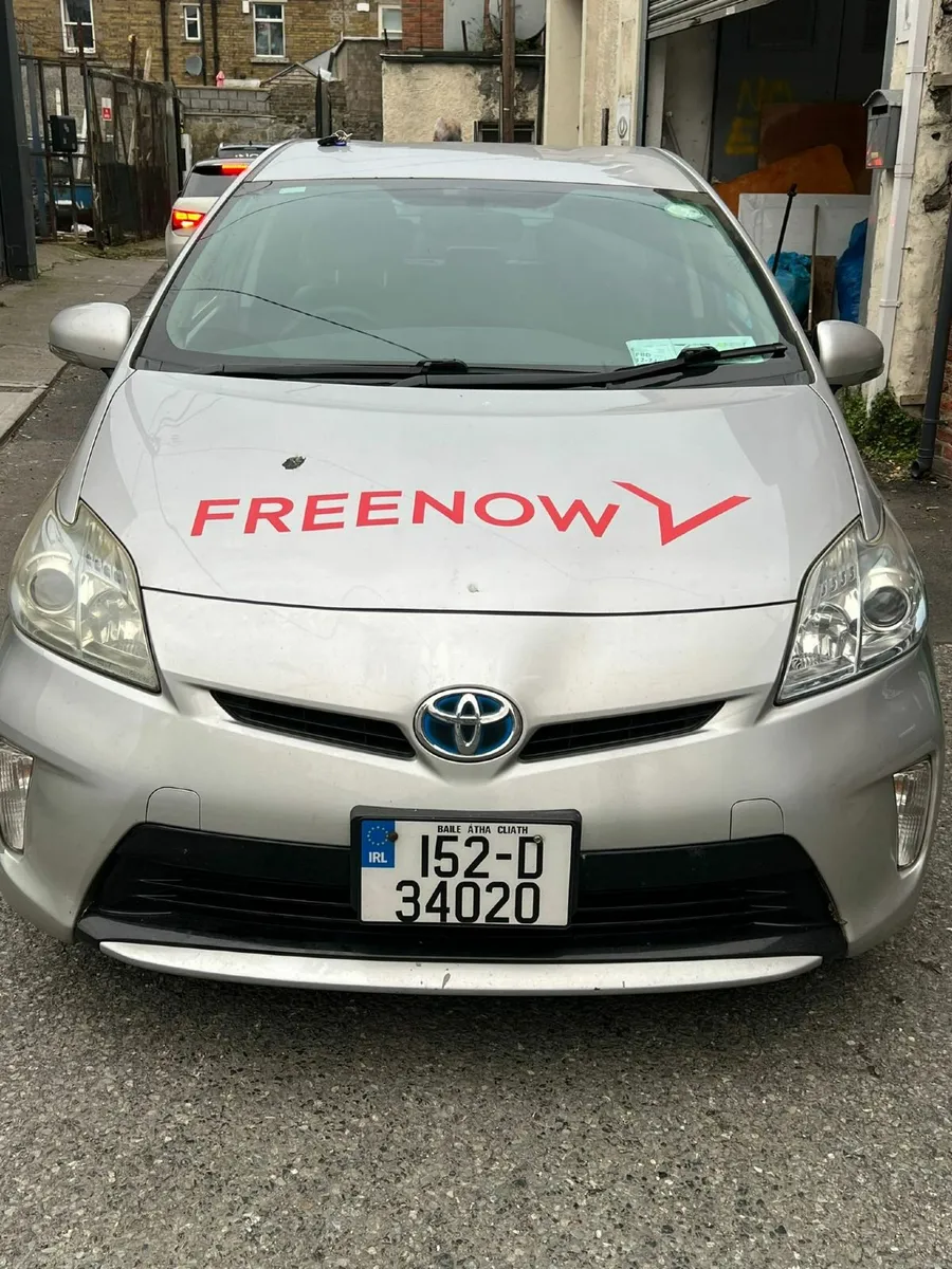Toyota Prius 2015 - Image 2