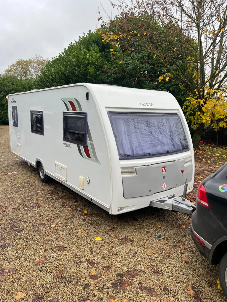 Lunar Venus 6 Berth Fixed Bunkbed Caravan - Image 2