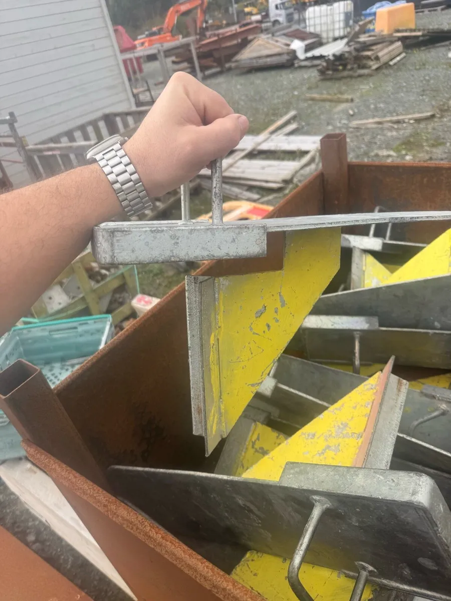 Strong boy - Image 1