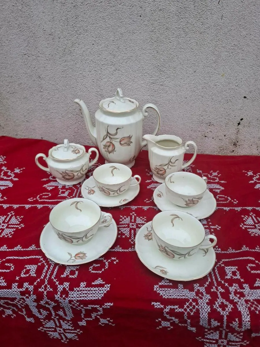 China cream tea set postage possible - Image 1