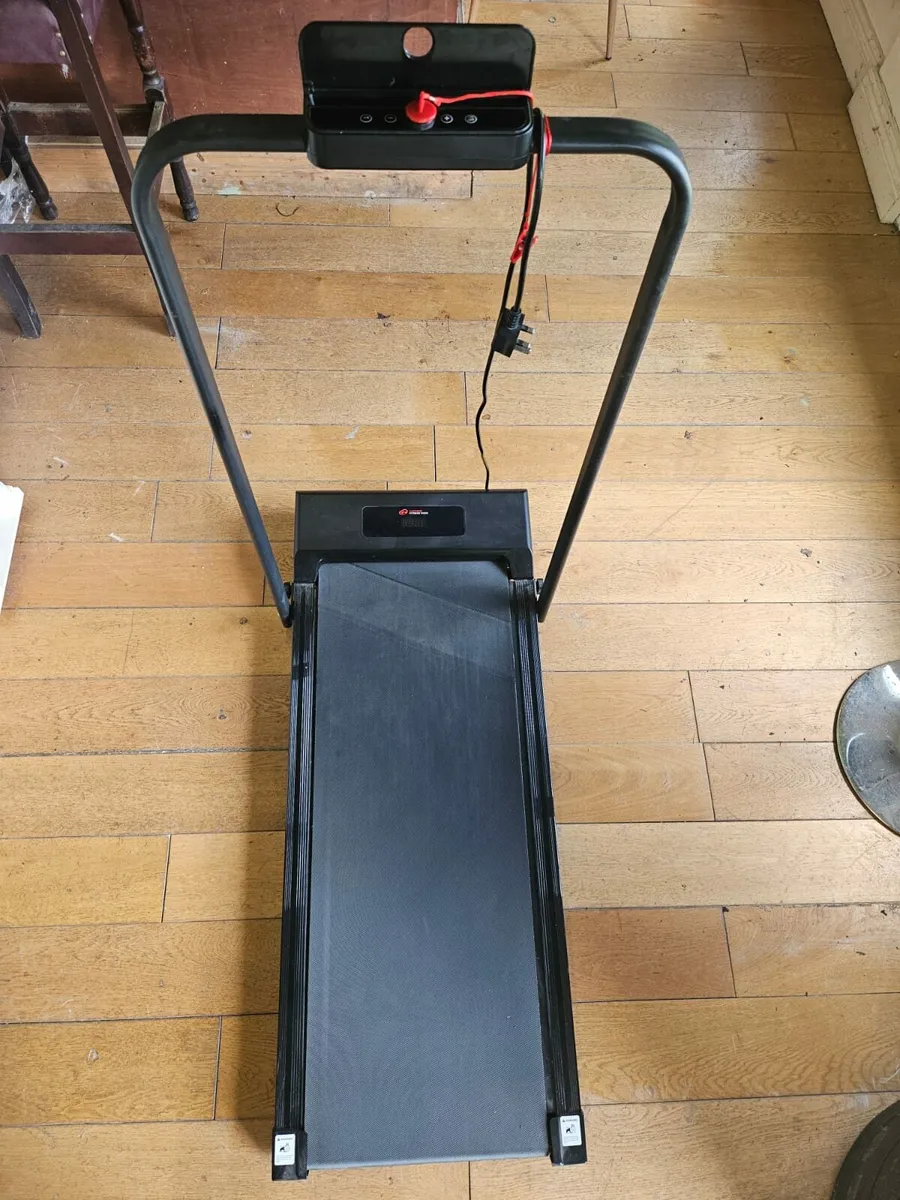 Foldable treadmill - Image 1