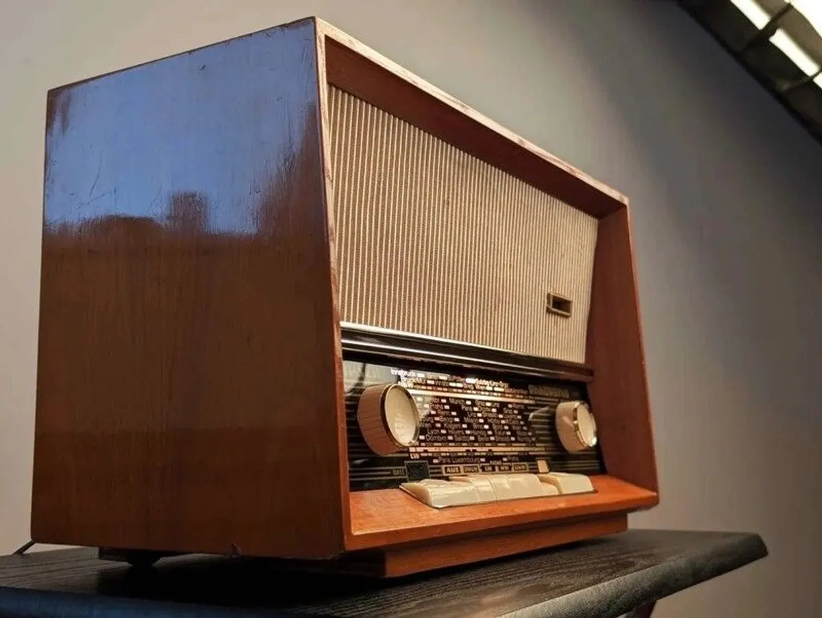 Vintage Kapsch Akkordino Super Valve Radio - Image 2