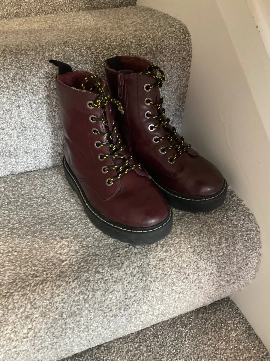 Girls boots, size 12:5, wine coloured - Image 2