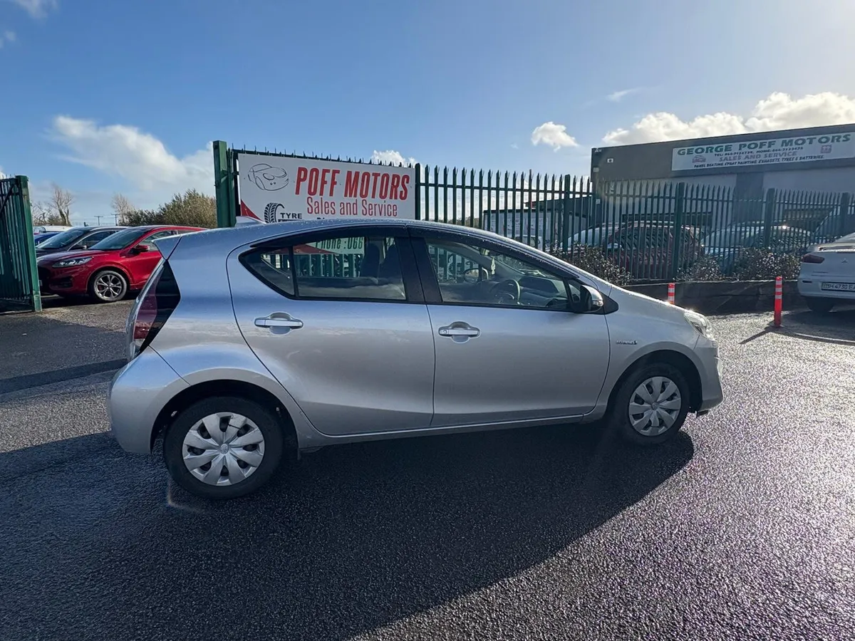 Toyota Aqua 2016 - Image 3