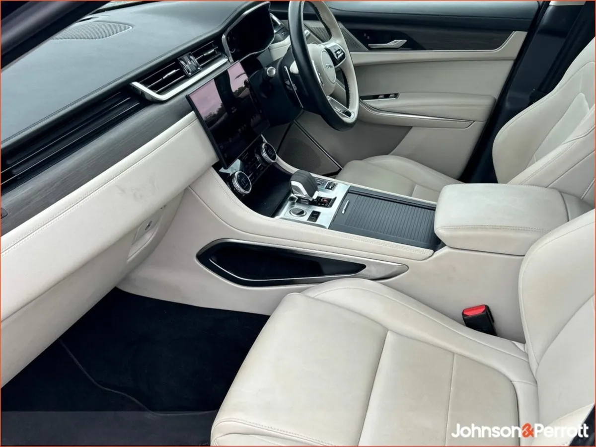 Jaguar F-Pace 2.0 I4 PHEV 404 PS AWD Auto - Image 4