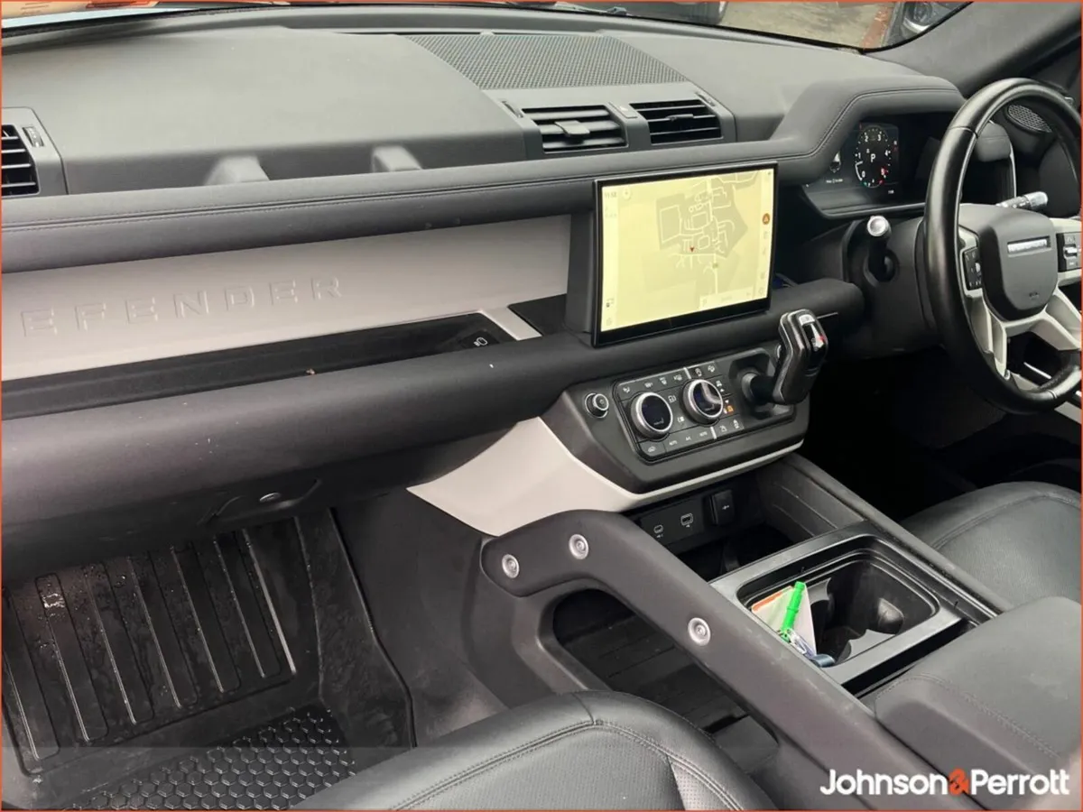 Land Rover Defender Commercial 110 SE 3.0 D (Price - Image 4