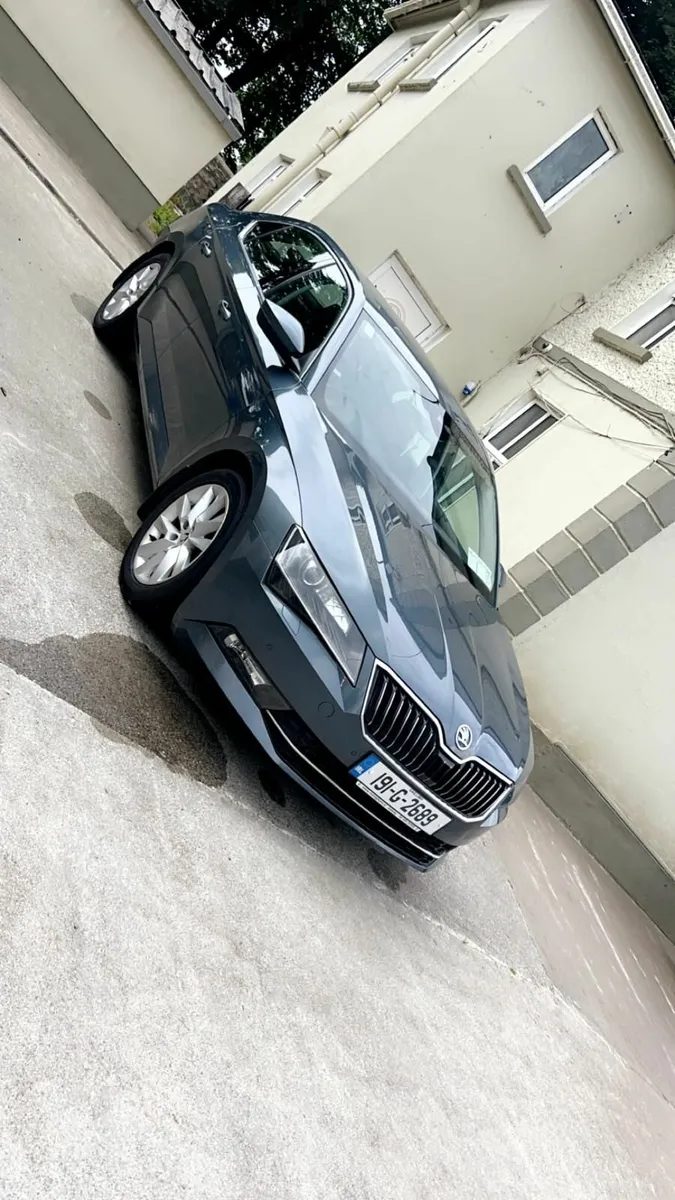 Skoda Superb 2019 - Image 1