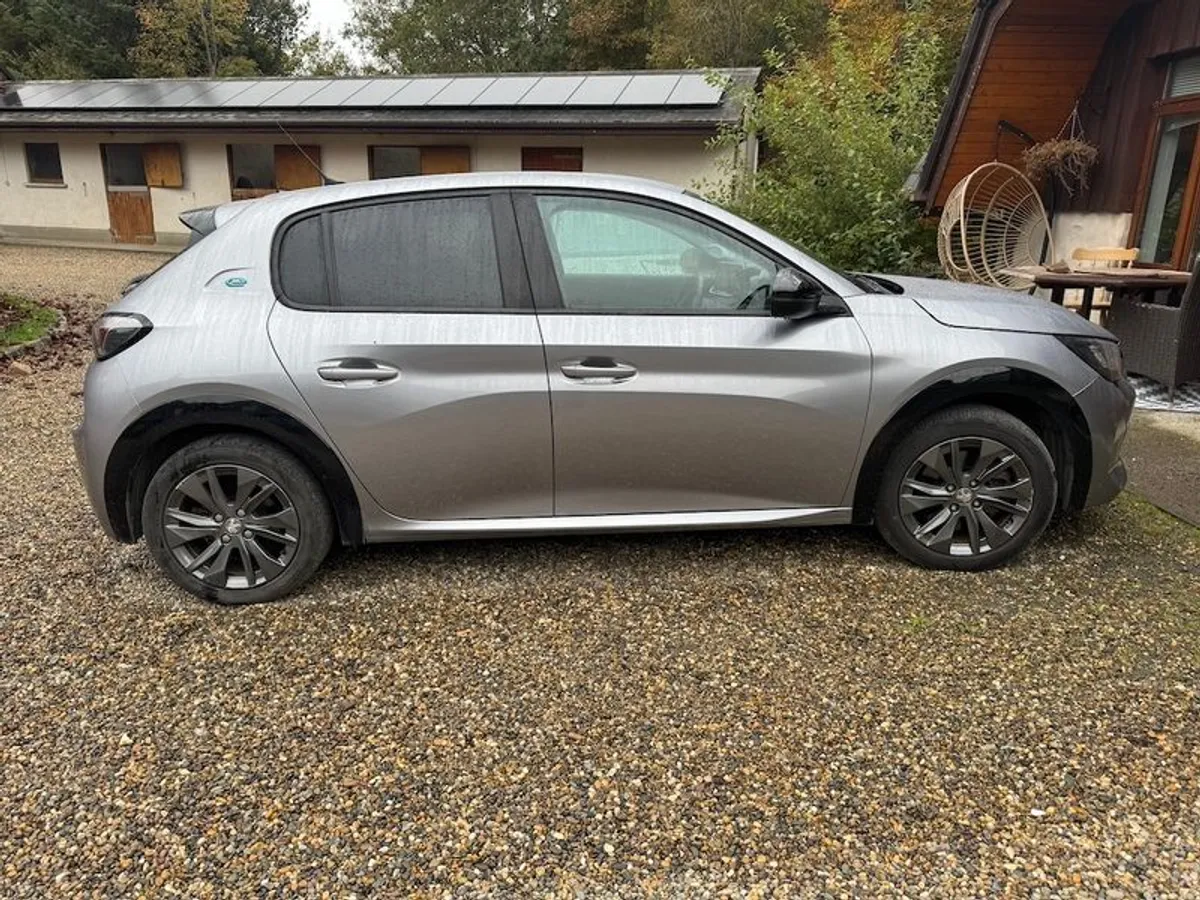 Electric Peugeot e208 - Image 2