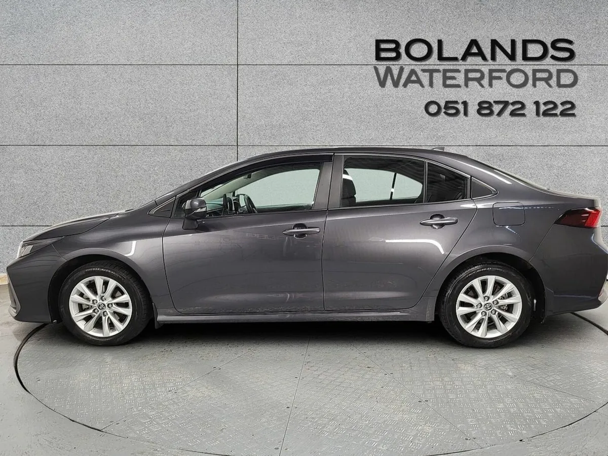Toyota Corolla 1.8 Hybrid Luna Saloon - Image 4