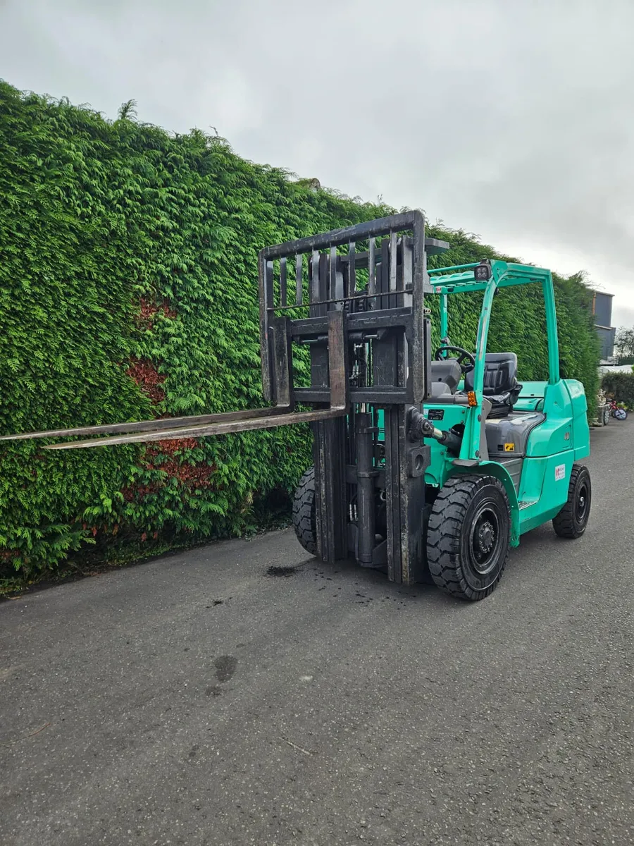 Mitsubishi forklift 4 ton diesel - Image 1