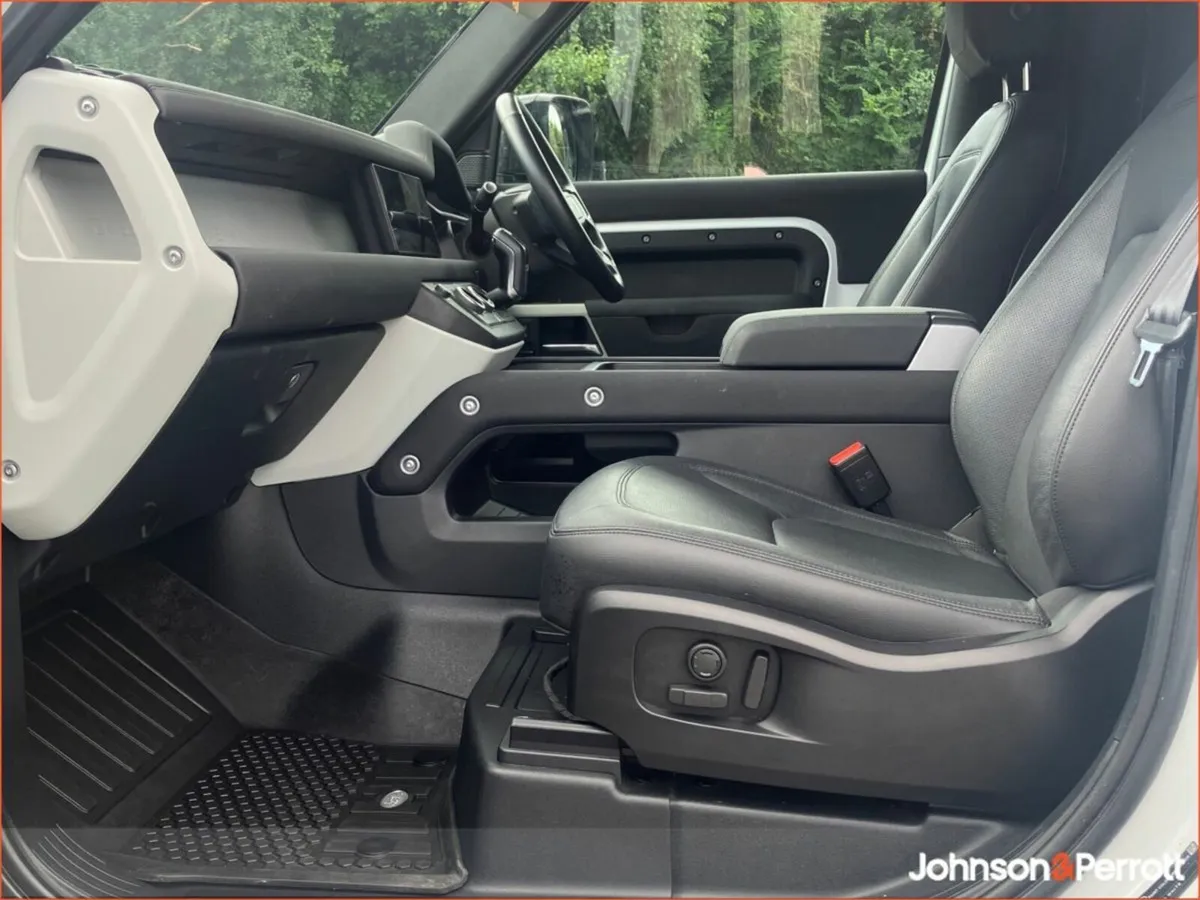 Land Rover Defender Commercial 3.0 D250 SE 90 4WD - Image 4