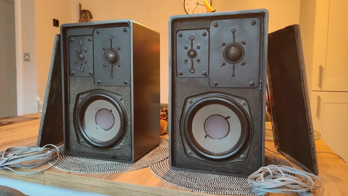 Vintage 3way GRUNDIG BOX 600 bookshelf speakersVGC - Image 1