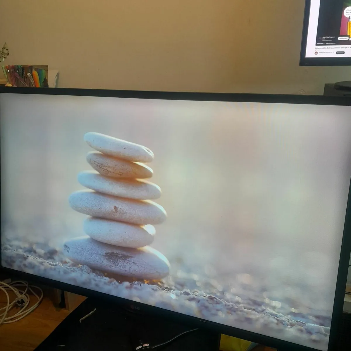 LG 42ln575v  smart TV - Image 2