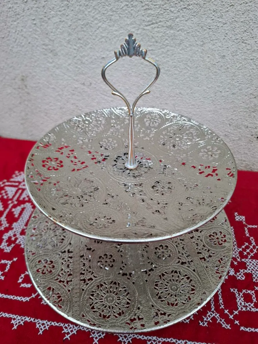 Reduced metallic cake stand postage possible - Image 2