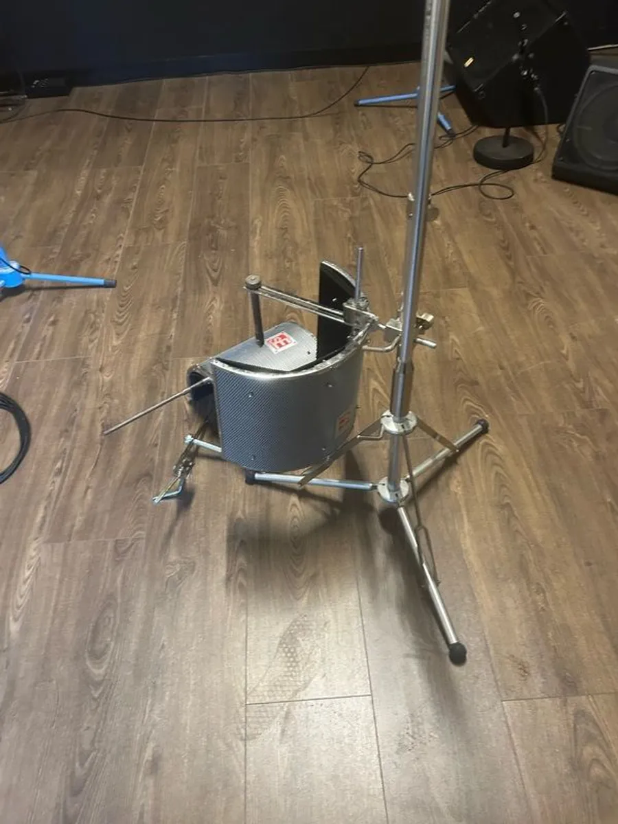 Serious Mic stand and more great bargains - Image 1