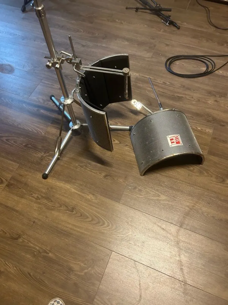 Serious Mic stand and more great bargains - Image 2