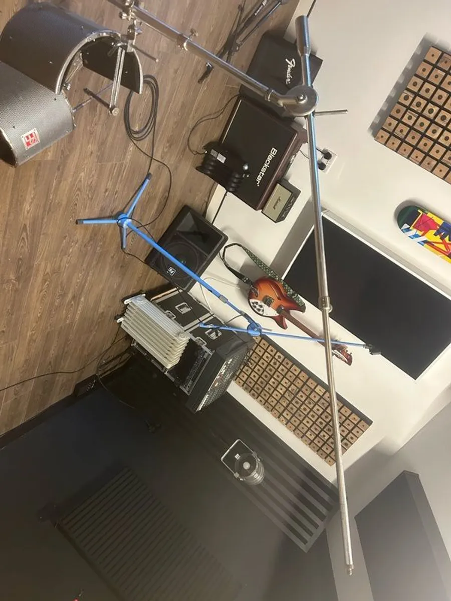 Serious Mic stand and more great bargains - Image 4