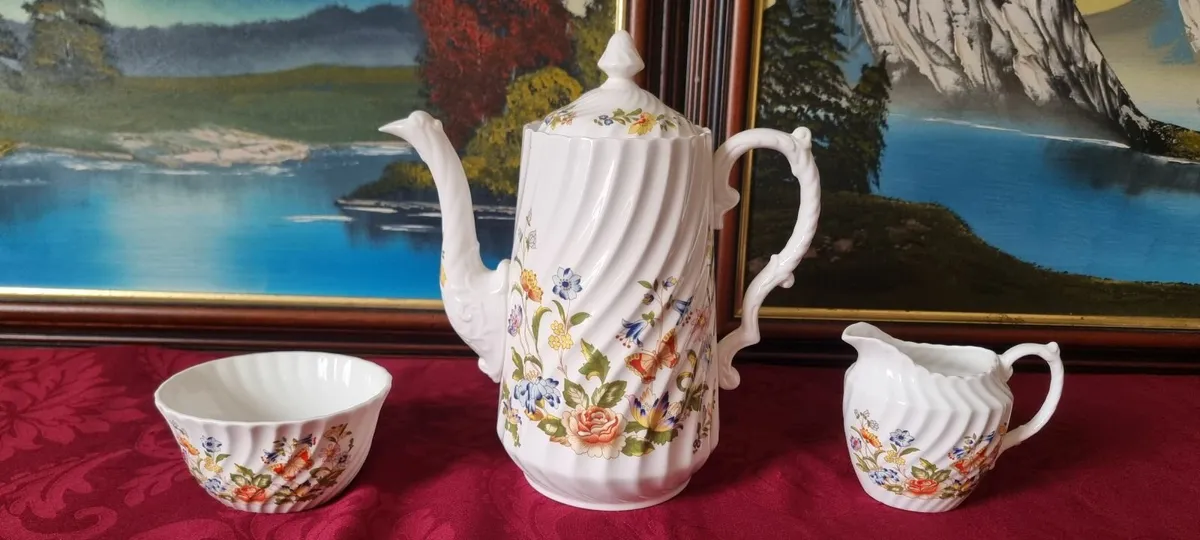 58Pc.Aynsley Cottage Garden Dinner, Coffee &TeaSet - Image 3