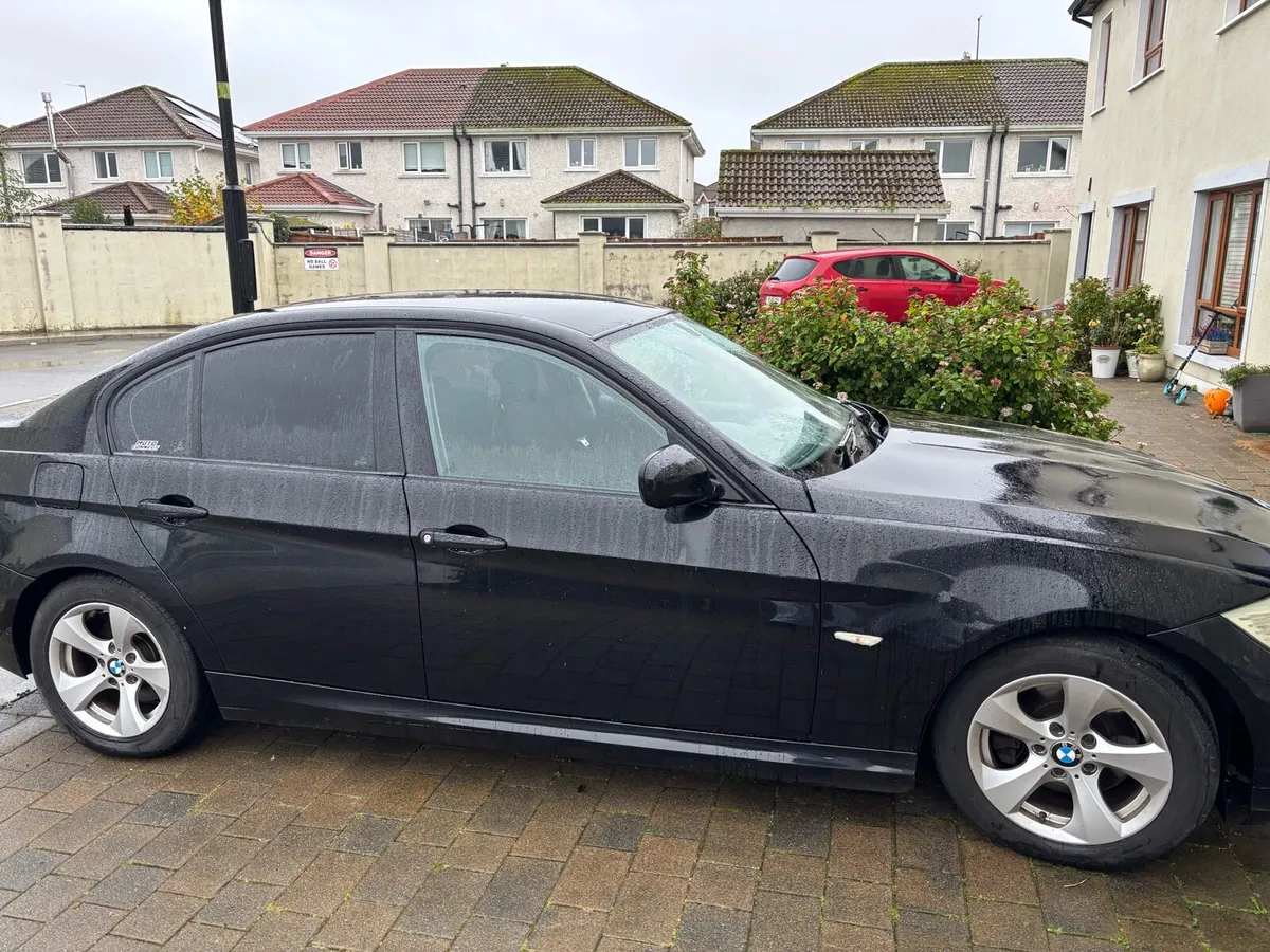 BMW 320D 2011 - Image 2