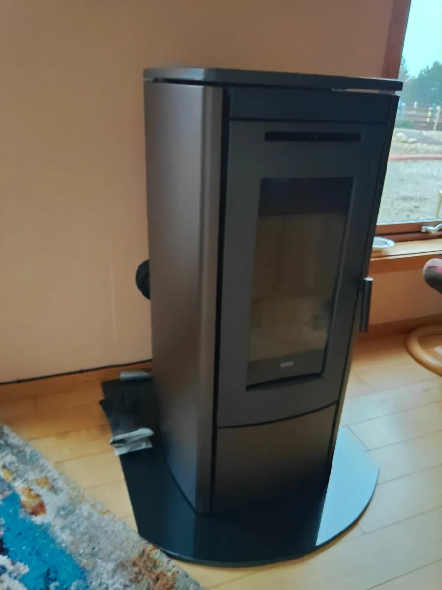 Pellet stove - Image 1