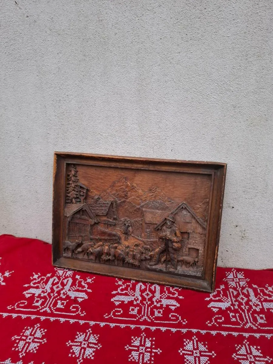 54cm by 30cm sculpted resine frame postage possibl - Image 1