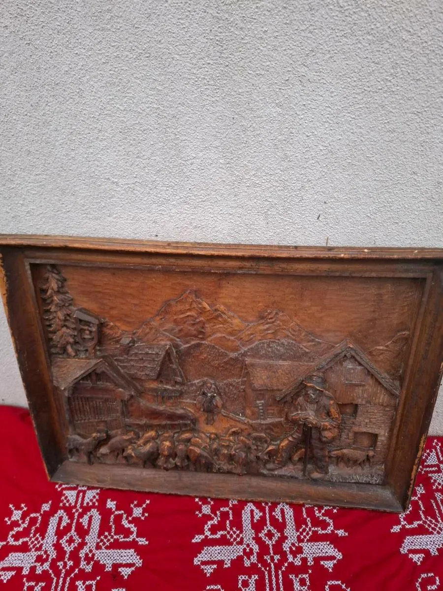 54cm by 30cm sculpted resine frame postage possibl - Image 2