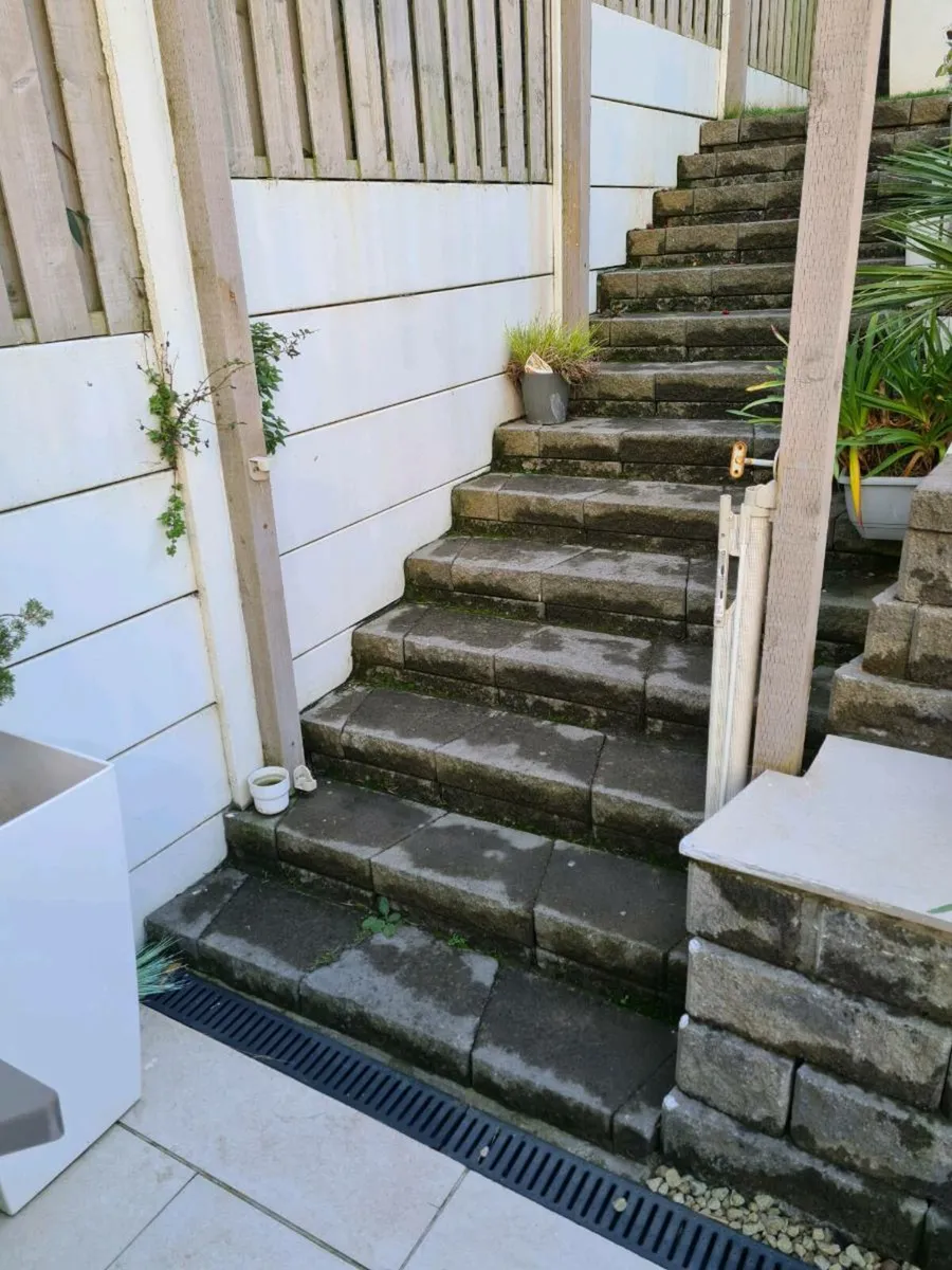 Child Stair Saftey Gate Roller - Image 3