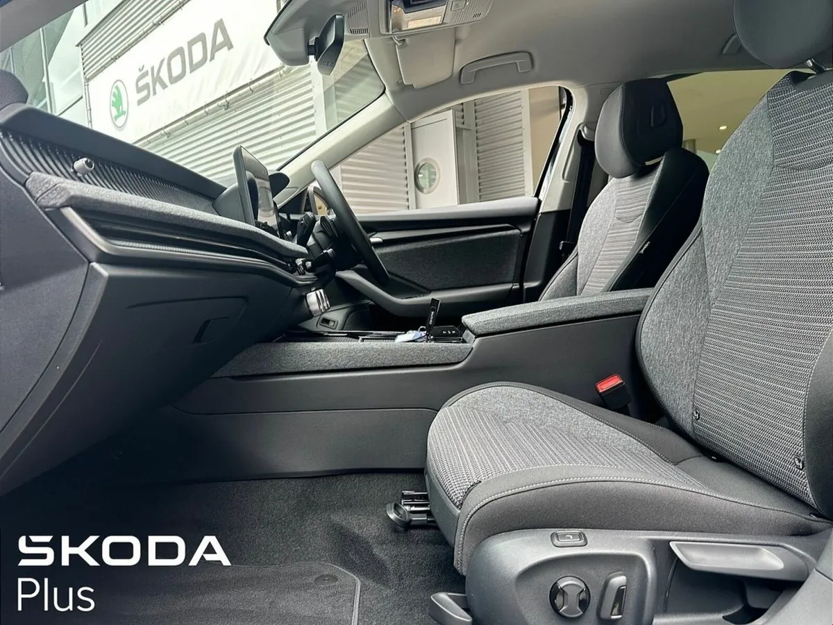 Skoda Superb Selection Combi 2.0TDI 150Bhp DSG - Image 4