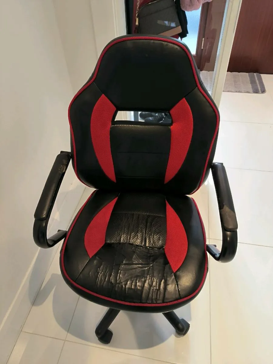 Gaming chair - Image 1