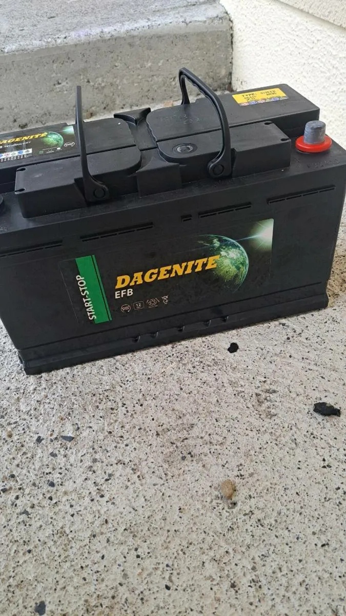 Car battery - Image 1
