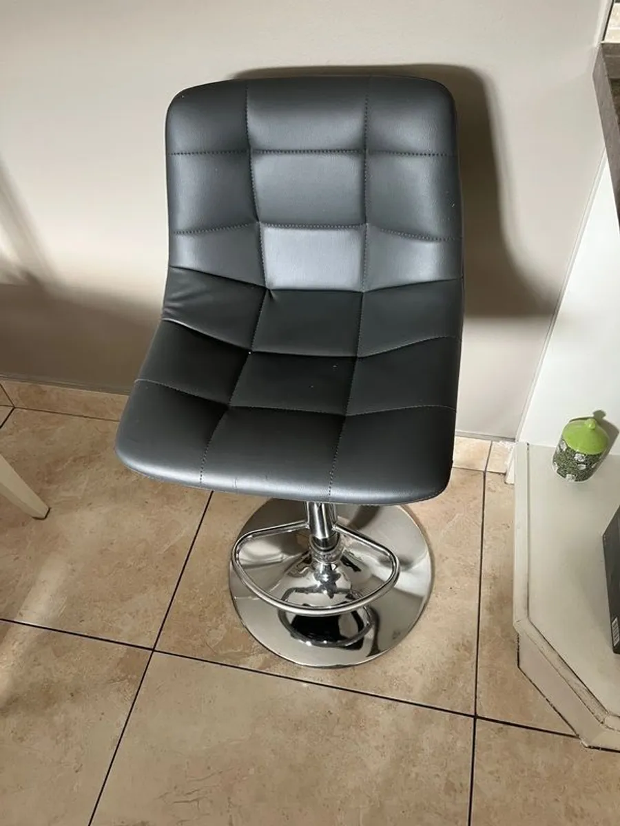 2x kitchen bar stools excellent condition - Image 1