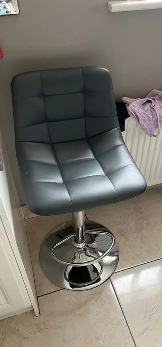 2x kitchen bar stools excellent condition - Image 2