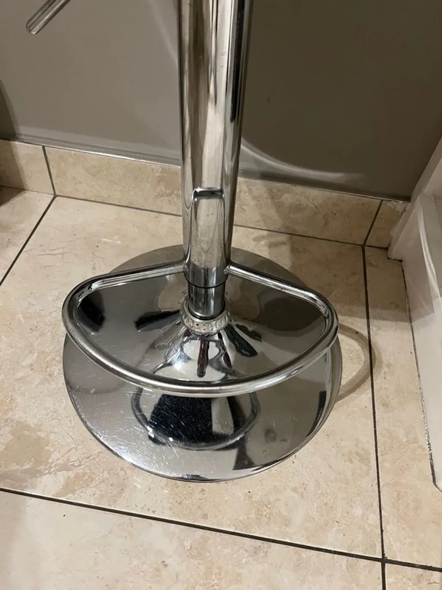 2x kitchen bar stools excellent condition - Image 3